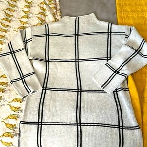 Black and white pattern sweater. New with bag. Size L